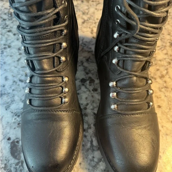 Mark & Maddux Travis-05 Black Lace-Up Over-the-Knee Combat Boots - Picture 4 of 7